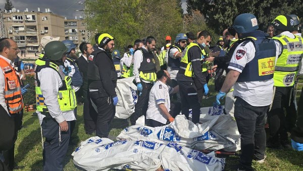 أعنف ضربة.. صاروخ إيراني يخترق ملجأ ويؤدي لمقتل 8 إسرائيليين