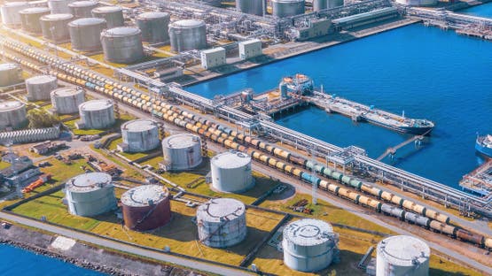 توقعات بارتفاع مخزونات النفط الأميركية