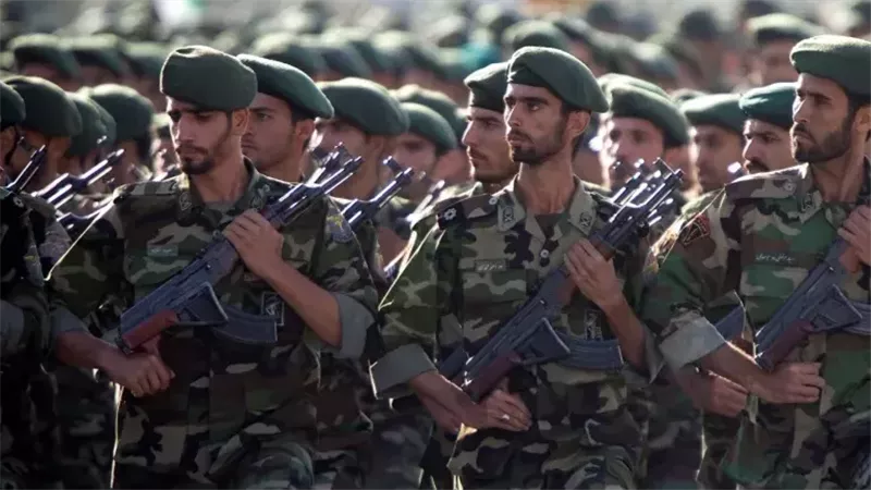 الحرس الثوري الإيراني يحذر سكان الأراضي الفلسطينية المحتلة مع موجة هجمات بالصواريخ والمسيّرات على دول الخليج