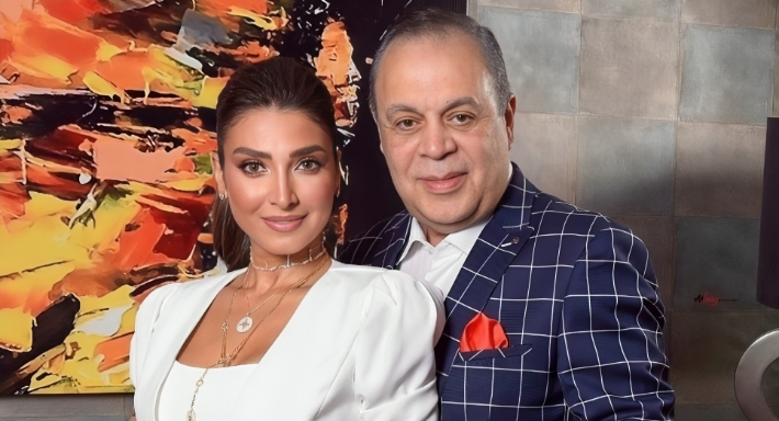 الفنان المصري أشرف زكي يرد على اتهامات بفرض زوجته روجينا كبطلة للمسلسلات