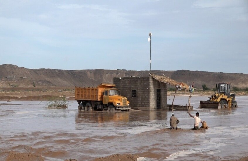 سيول تعز تقتل 9 يمنيين بينهم 4 أطفال