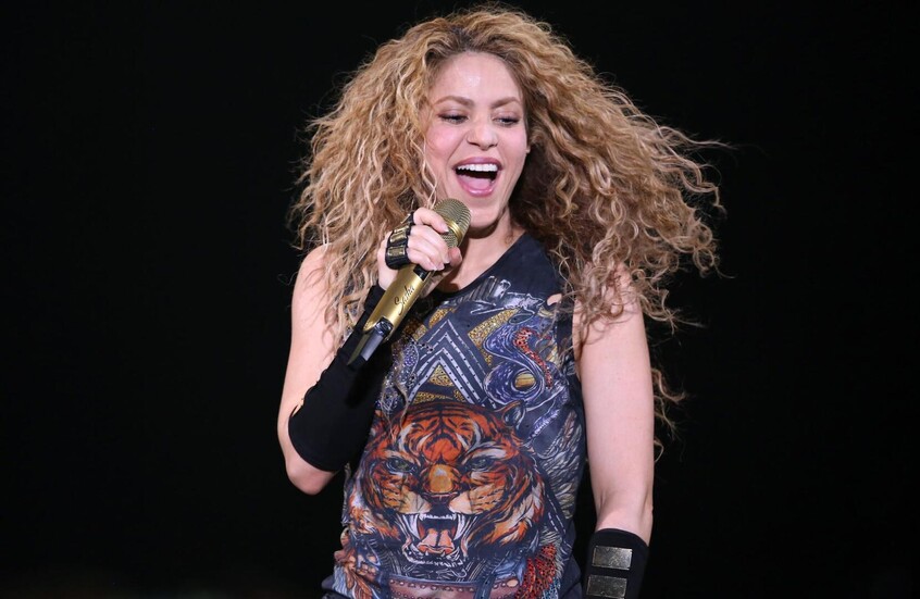 شاكيرا تصدم جمهورها في مصر والعالم العربي بتأجيل حفلها أمام أهرامات الجيزة