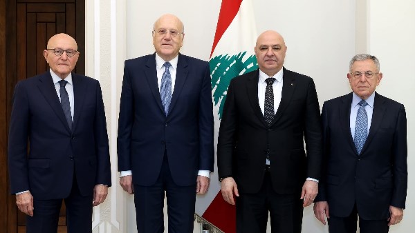 الرئيس اللبناني يستقبل رؤساء الحكومة السابقين لمناقشة سبل مواجهة العدوان الإسرائيلي