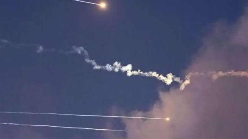 سماع أصوات اعتراضات صاروخية في سماء قطر