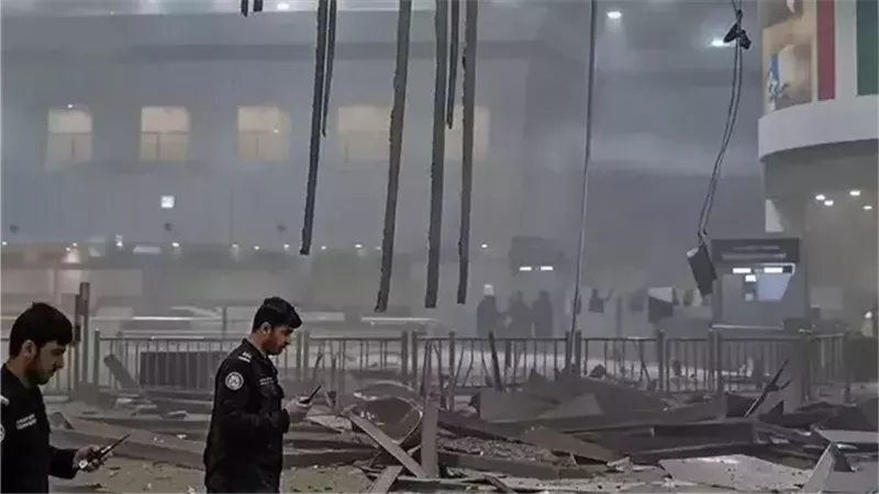 هجوم بمسيرات يستهدف مطار الكويت الدولي ويُحدث أضرارًا في نظام الرادار