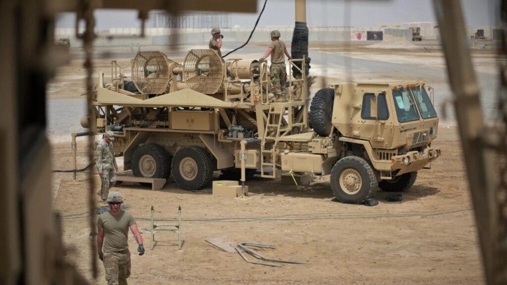 أبوظبي: مقتل شخصين وإصابة 3 جراء سقوط شظايا صاروخ باليستي