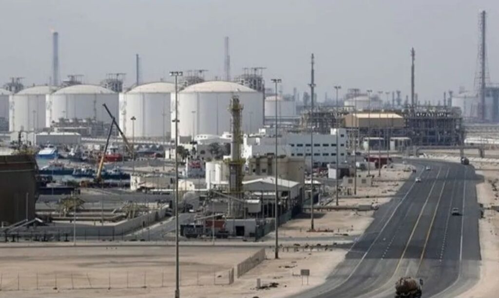 قطر تخفض مؤقتًا عدد العاملين في أكبر منشأة لتصدير الغاز المسال بسبب مخاوف السلامة