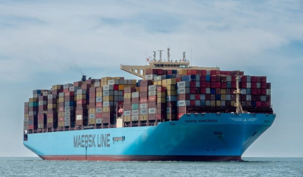 ميرسك: تعلن عن مسارات بديلة لضمان تدفق المواد الغذائية والأدوية في الشرق الأوسط