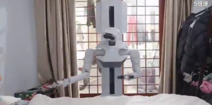 الصين :تشغيل أول روبوت منزلي متكامل في العالم داخل بيئة حقيقية