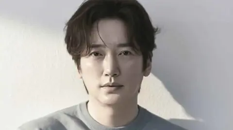 وفاة مفاجئة للممثل الكوري لي سانغ‑بو عن 44 عاماً