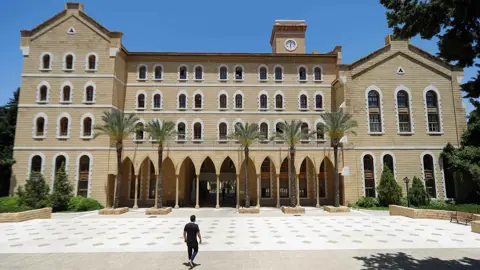 الجامعة الأمريكية في بيروت تعتمد التعليم عن بُعد بعد تهديدات إيرانية