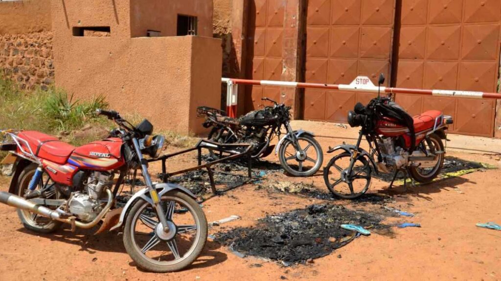 لم ينج منها سوى النساء… 16 قتيلاً في مجزرة غربي النيجر