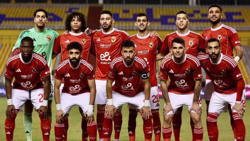 الأهلي المصري يفقد 6 نجوم مجانًا ويعاني في تعويضهم