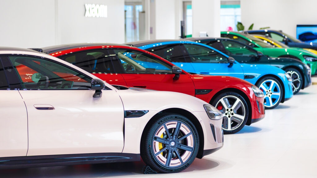 شاومي SU7 المحدثة تحقق أكثر من 30 ألف طلب شراء