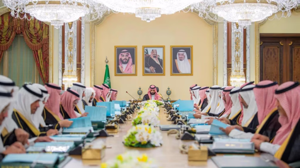 السعودية تعتمد حزمة قرارات اقتصادية وتنظيمية وتؤكد قوة تعافي قطاع الطاقة