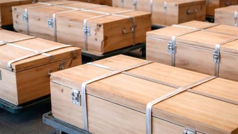 بعد تعذر نقلهم بسبب إغلاق المجال الجوي.. وصول جثامين 17 مصريا من الكويت إلى القاهرة