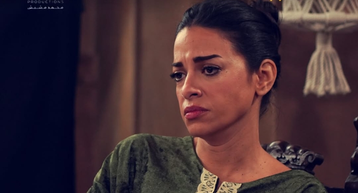 الفنانة إلهام وجدي ترد على انتقادات ظهورها بالمكياج في “حكاية نرجس”