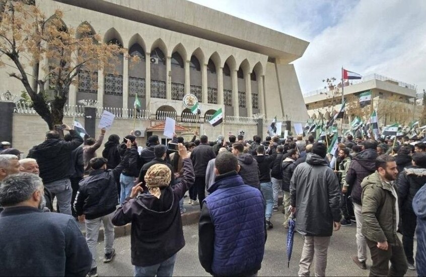 قرقاش: حادث سفارة الإمارات بدمشق يكشف خللاً أمنياً