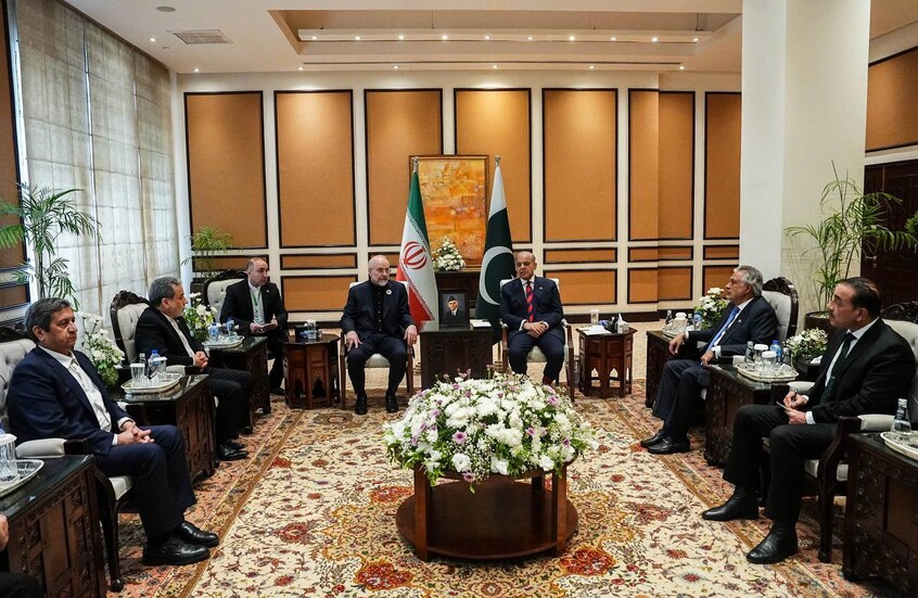 رئيس وزراء باكستان يلتقي وفدي أمريكا وإيران