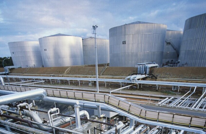 تحذير دولي من تراجع النفط بسبب أزمة هرمز