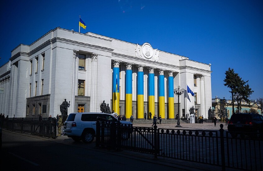 أوكرانيا تعتقل مساعدين لنائبين بتهمة تهريب المجندين