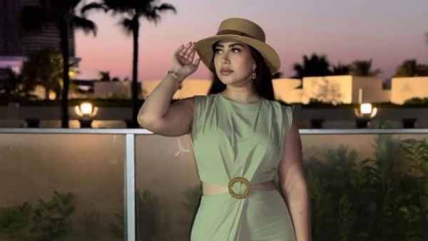 لوك كاجوال يخطف الأنظار.. بوسي في أحدث ظهور لها بإطلالة بسيطة وأنيقة