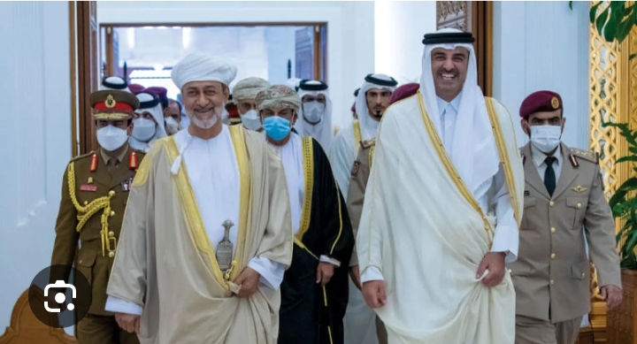 سلطان عُمان وأمير قطر: يبحثان تطورات المنطقة وتعزيز العلاقات الثنائية