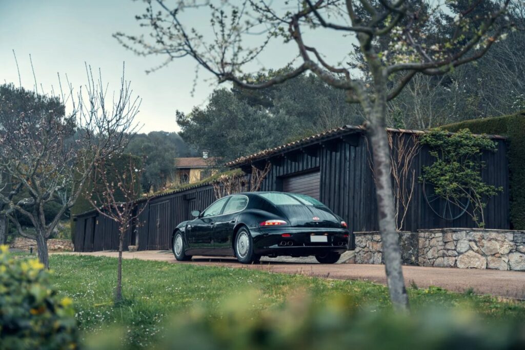 بوغاتي EB 112: سيدان نادرة تُعرض للبيع