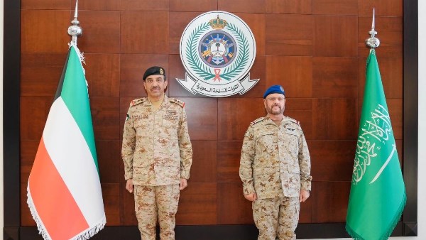 رئيس أركان الجيش الكويتي يبحث مع نظيره السعودي التعاون العسكري
