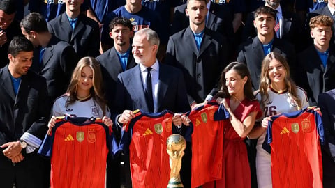 ملك إسبانيا يستقبل أبطال كأس العالم 2026 بحضور الأميرة ليونور