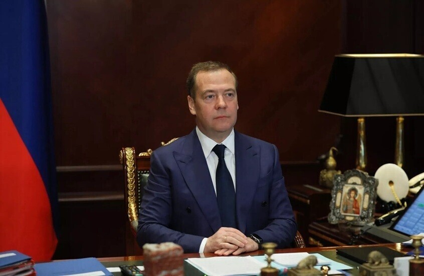 وداع خامنئي: توقعات بمشاركة مدفيديف في مراسم التشييع