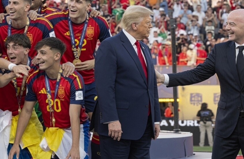 فيفا تنشر الصورة الرسمية لتتويج إسبانيا بكأس العالم 2026 دون ظهور ترامب