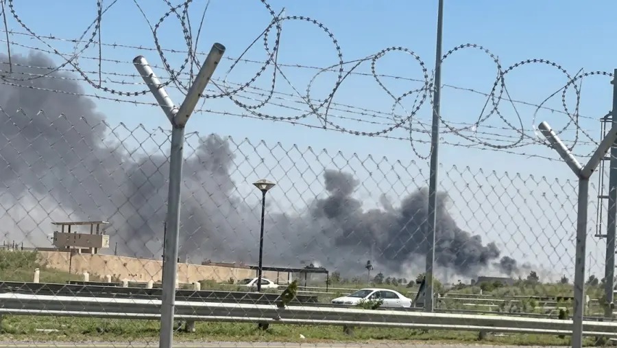 العراق :إخماد حريق في محيط مطار بغداد الدولي.. وحركة الطيران طبيعية