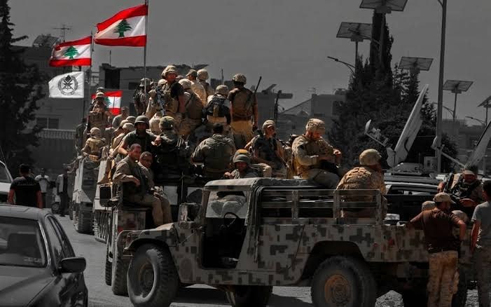 الجيش اللبناني :يعلن مقتل عسكري وإصابة ضابط وآخر إثر انفجار جسم مشبوه في بلدة المنصوري جنوبي البلاد