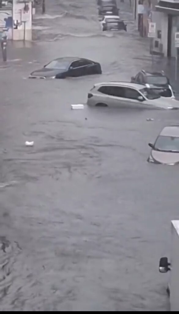 ايطاليا : فيضانات عنيفة تضرب جنوب البلاد.. والخسائر فادحة