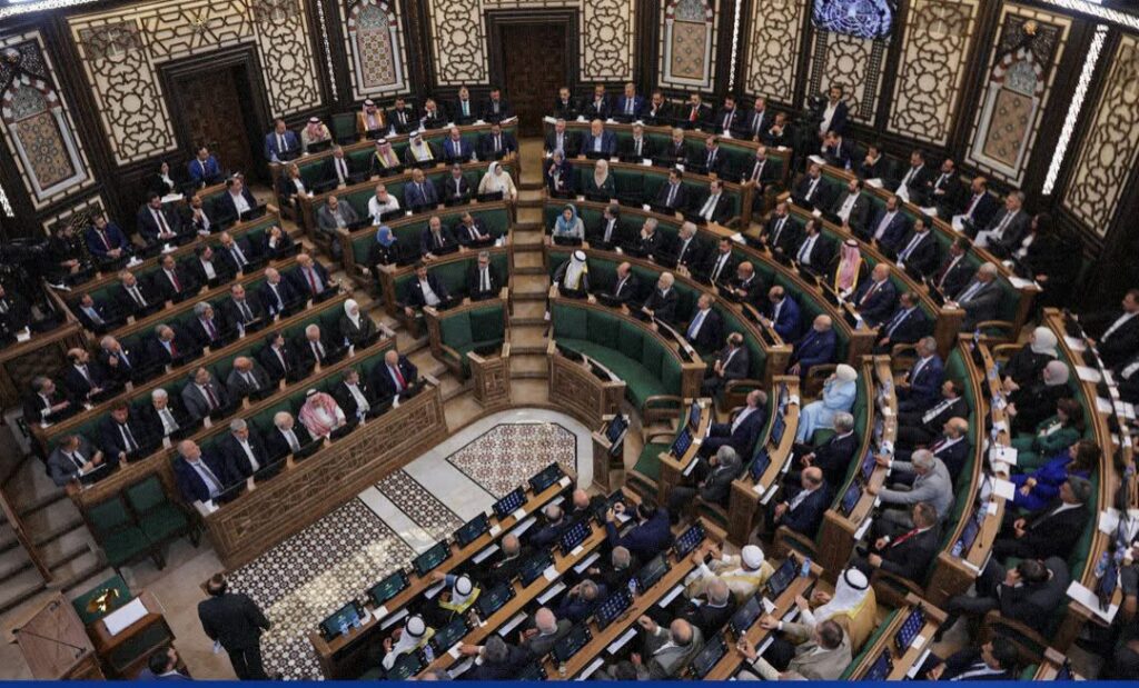مجلس الشعب السوري: يشهد حدثاً تاريخياً ويفتتح أولى جلساته من دون “تصفيق”