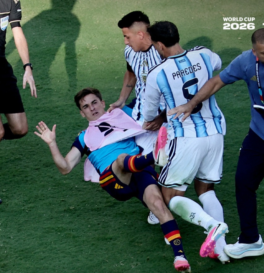 الفيفا: يفتح تحقيقاً رسمياً عقب مشادات واشتباكات نهائي كأس العالم بين إسبانيا والأرجنتين