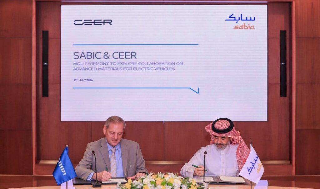 «سابك» و«سير»: توقّعان مذكرة تفاهم لاستكشاف التعاون في تصنيع السيارات الكهربائية وبناء سلاسل إمداد فى السعودية