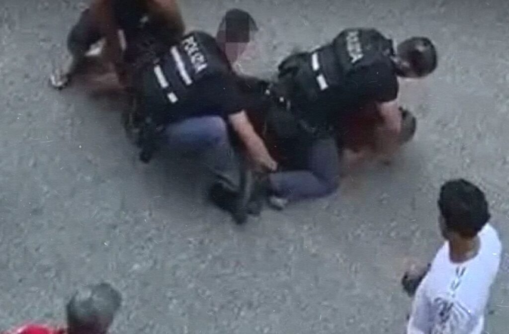 اعلام ايطالى: نتائج تشريح جثة المهاجر المغربي عبد الرحيم فقير تؤكد وفاته اختناقاً تحت ضغط الشرطة الإيطالية