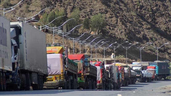 إغلاق معابر أفغانستان وباكستان يعطل التجارة ويضر الاقتصاد