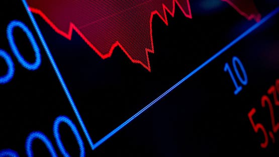 الأسواق العالمية تتباين والنفط يقفز بعد ضربة أميركية على إيران