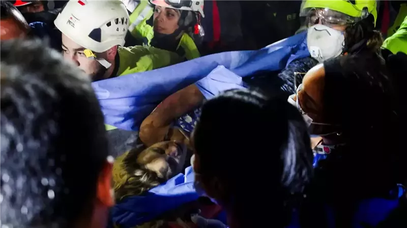 كولومبيا: إنقاذ امرأة حية من تحت الأنقاض بعد 30 ساعة من الزلزال