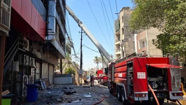 العراق: إنقاذ وإخلاء 50 مواطنا بعد اندلاع حريق داخل بناية في بغداد