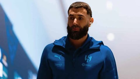 الفرنسي كريم بنزيما يثير جدل جماهير الأهلي السعودي وسط أنباء انتقاله