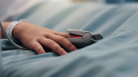 مصر.. خطأ في صرف دواء يضع طفلة في العناية المركزة