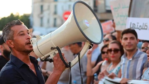 تونس: السجن 18 شهرا للناشط السياسي سيف الدين العرفاوي بتهمة الإساءة عبر مواقع التواصل