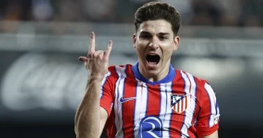 جوليان ألفاريز المهاجم الأرجنتيني يحسم موقفه من الرحيل عن أتلتيكو مدريد قبل غلق الميركاتو
